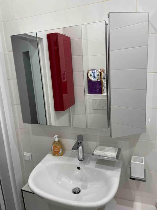 2-bedroom lovely condo-city center, free parking view 3