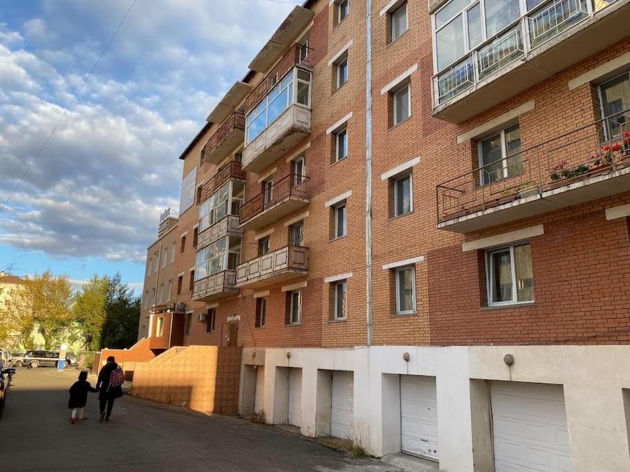 2-bedroom lovely condo-city center, free parking view 5