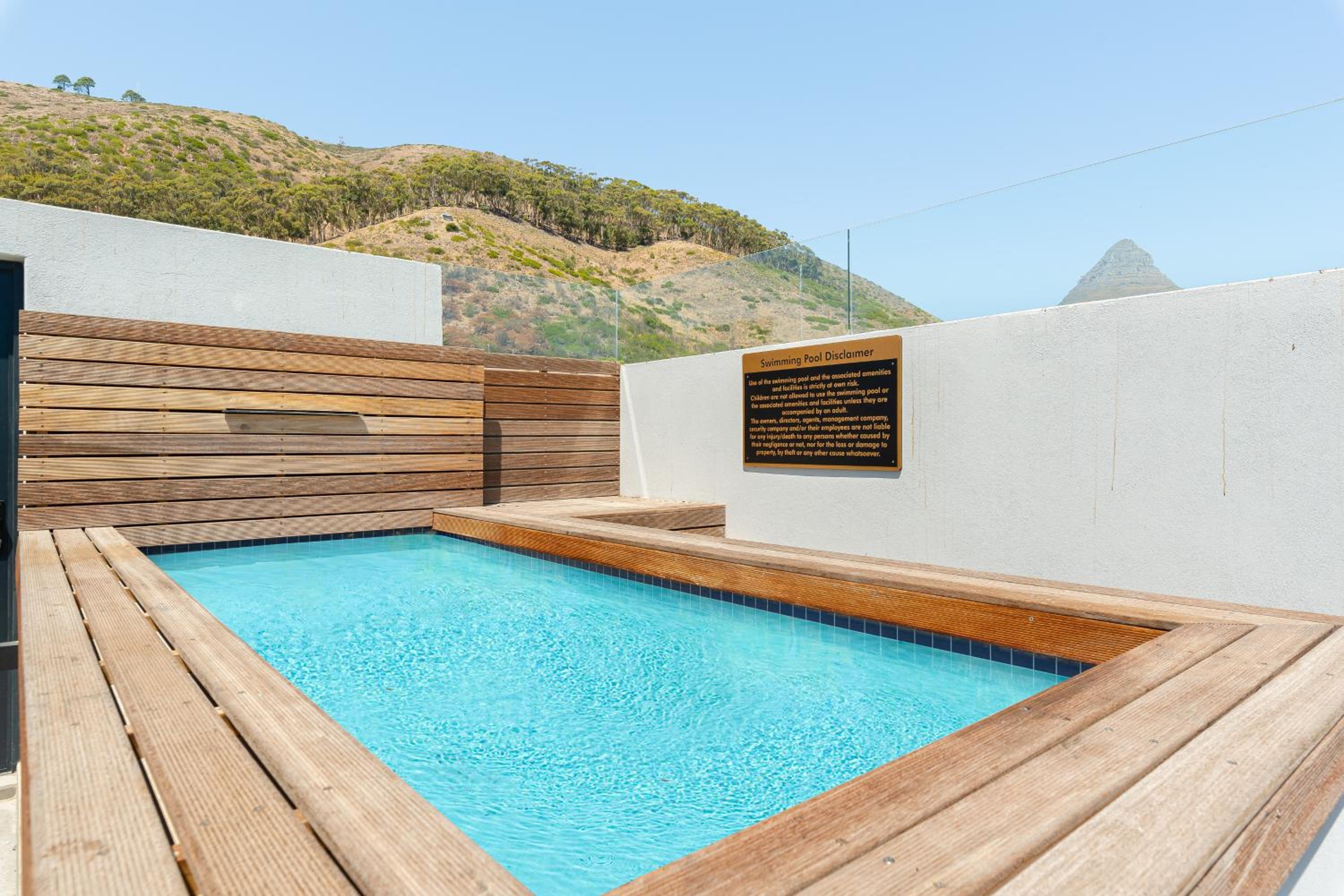 One Calais Luxury Apartments view 4