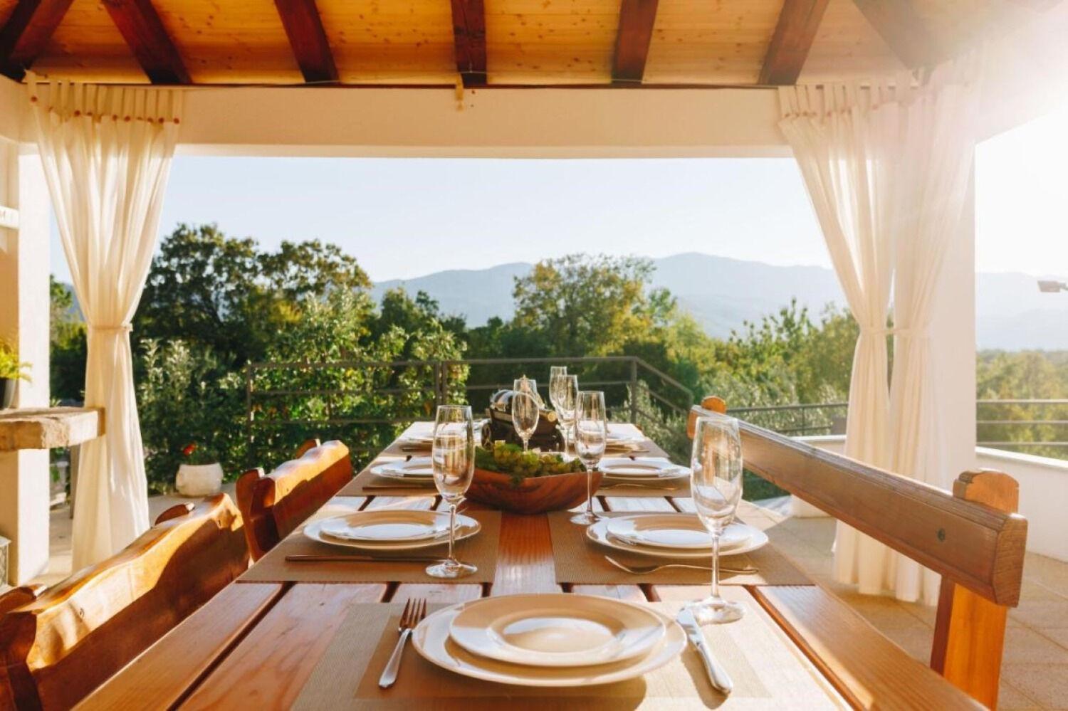 dining