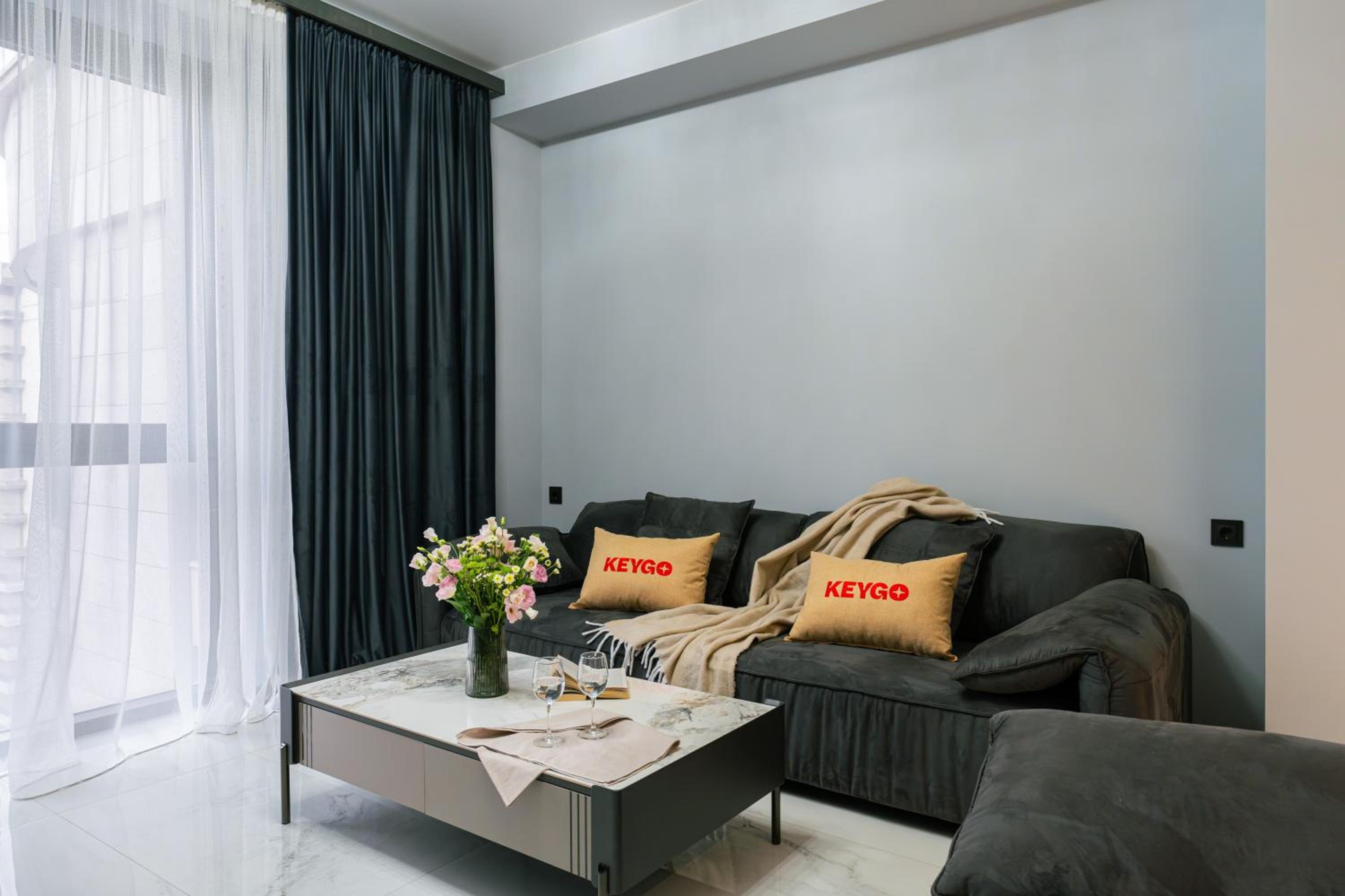 Modern 1BR Newly Renovated Self Checkin by Keygo 102
