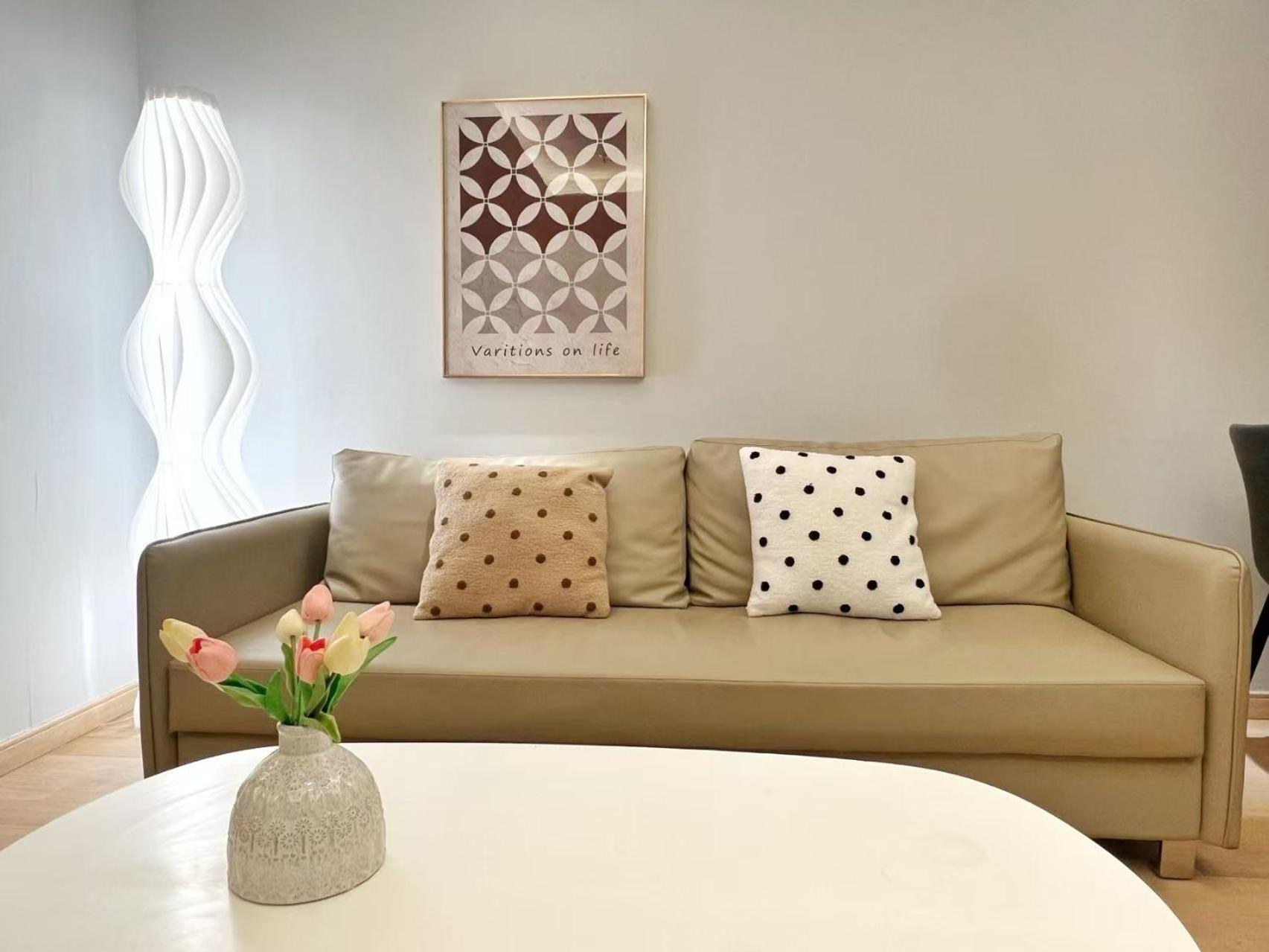 Shanghai Lerongju Boutique Apartment Metro Line 8 20meter