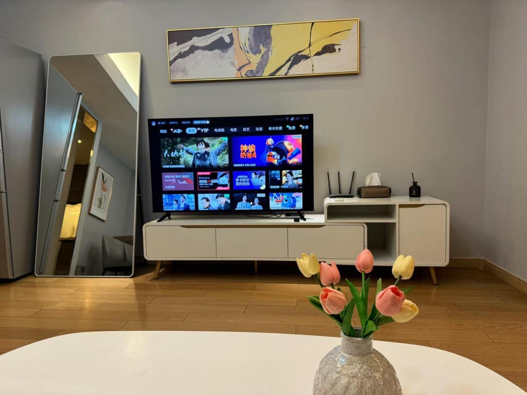 Shanghai Lerongju Boutique Apartment Metro Line 8 20meter
