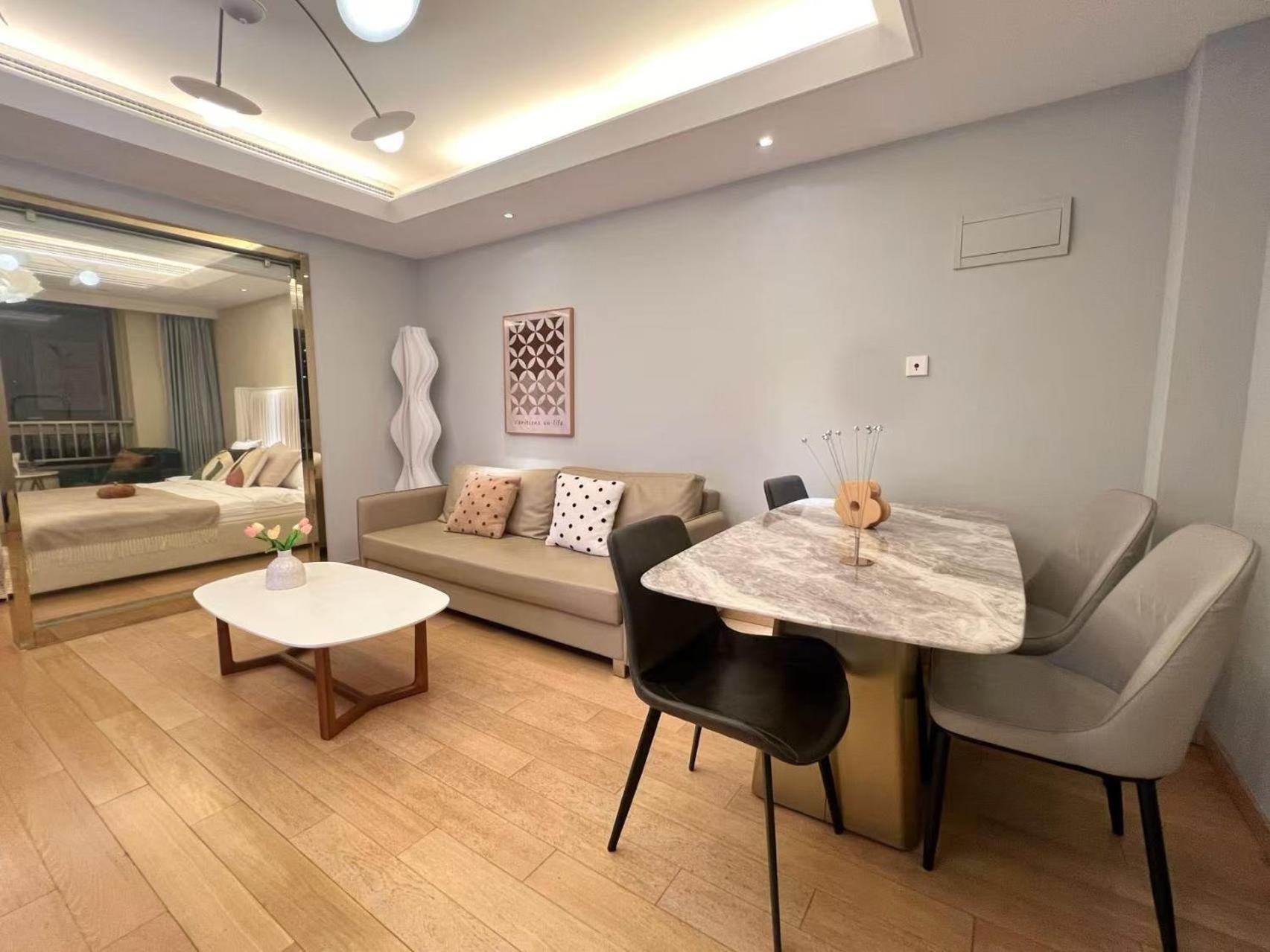 Shanghai Lerongju Boutique Apartment Metro Line 8 20meter