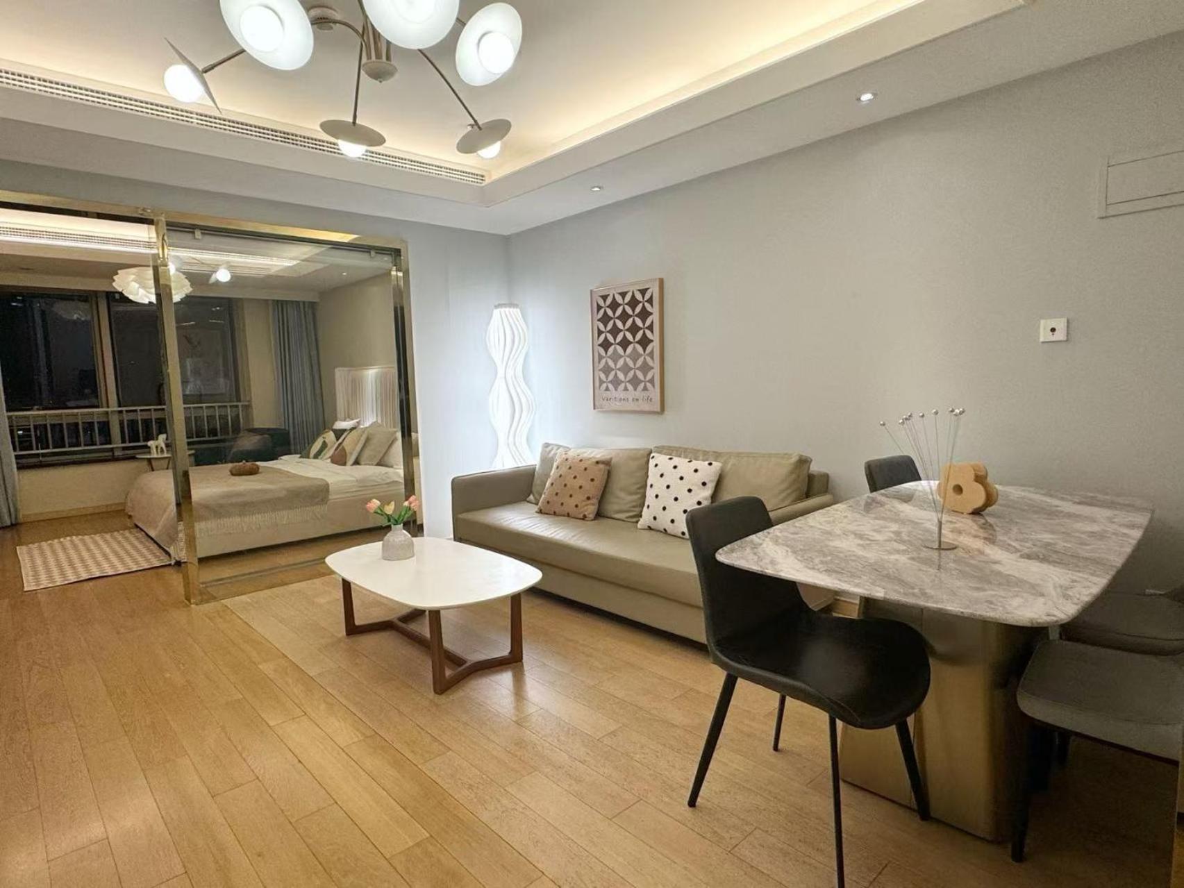 Shanghai Lerongju Boutique Apartment Metro Line 8 20meter