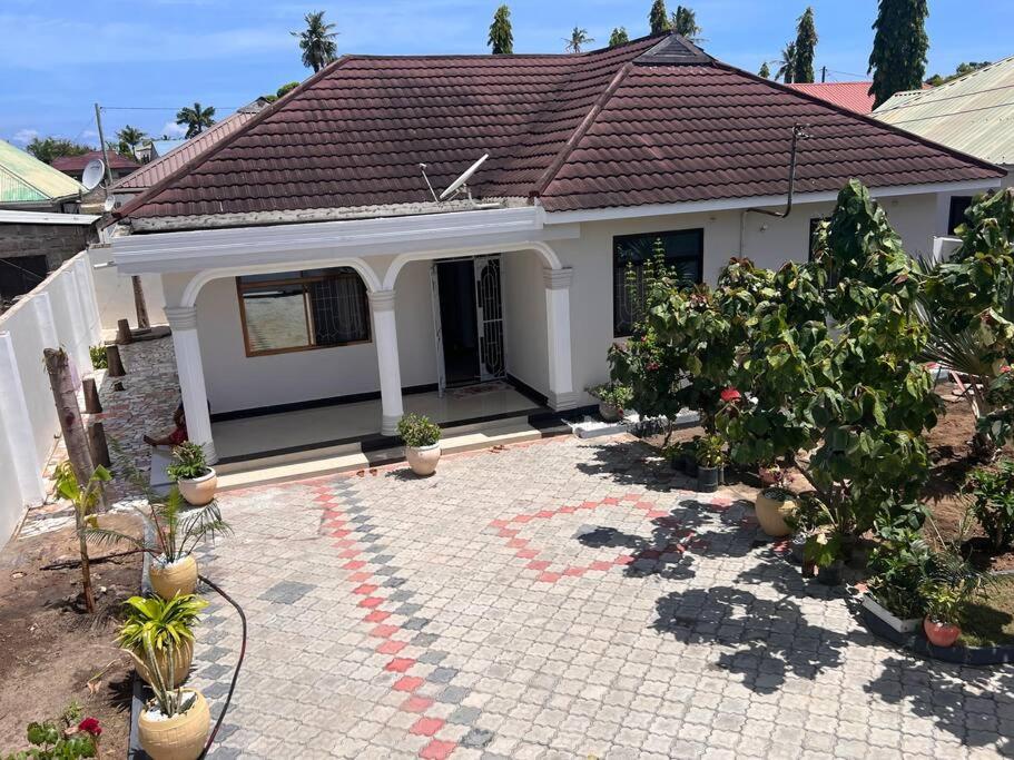 House with parking space in Dar es Salaam view 3