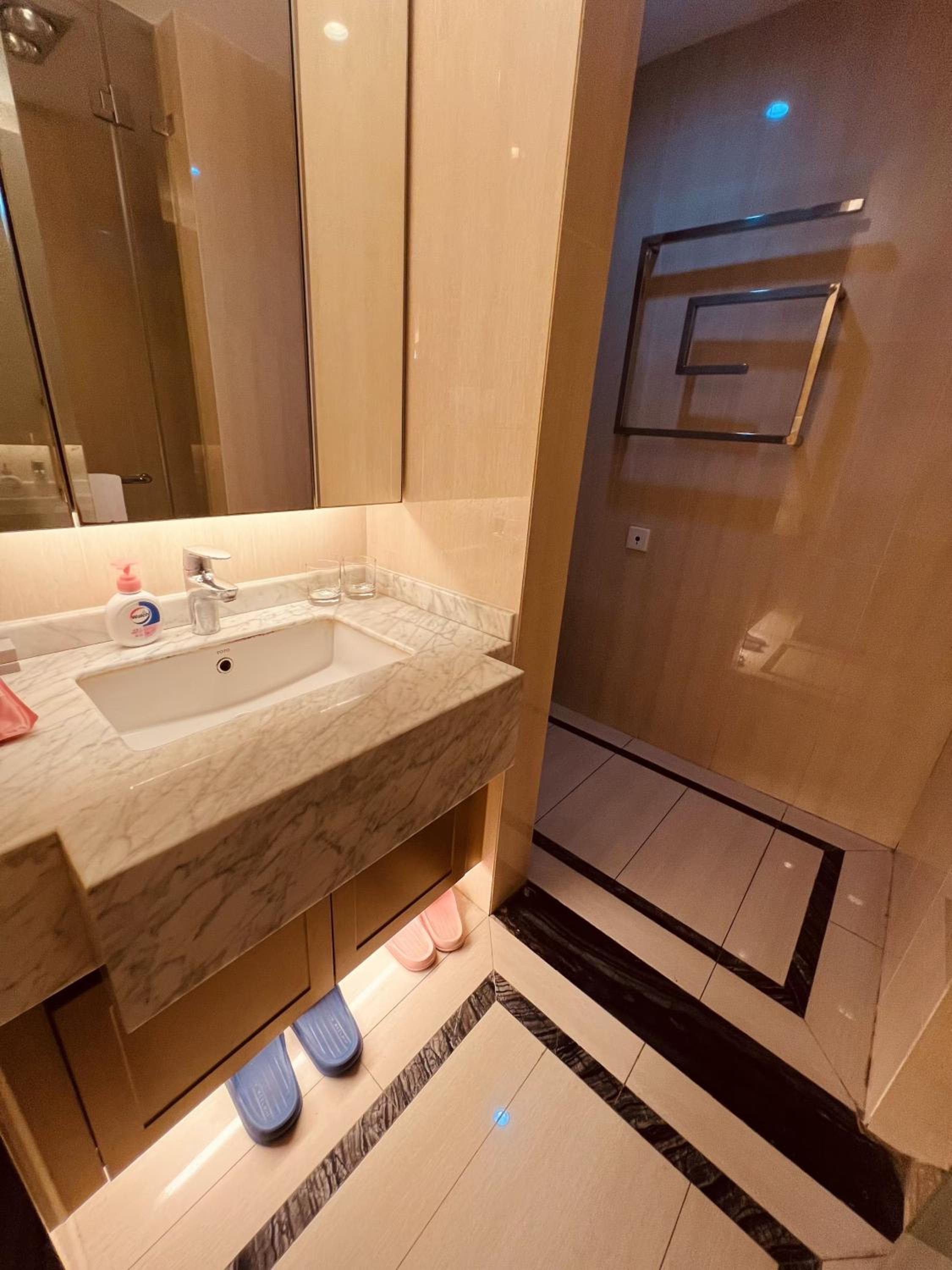 Shanghai Lerongju Boutique Apartment Metro Line 8 20meter