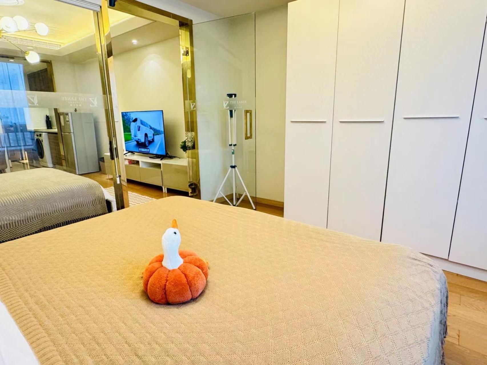 Shanghai Lerongju Boutique Apartment Metro Line 8 20meter
