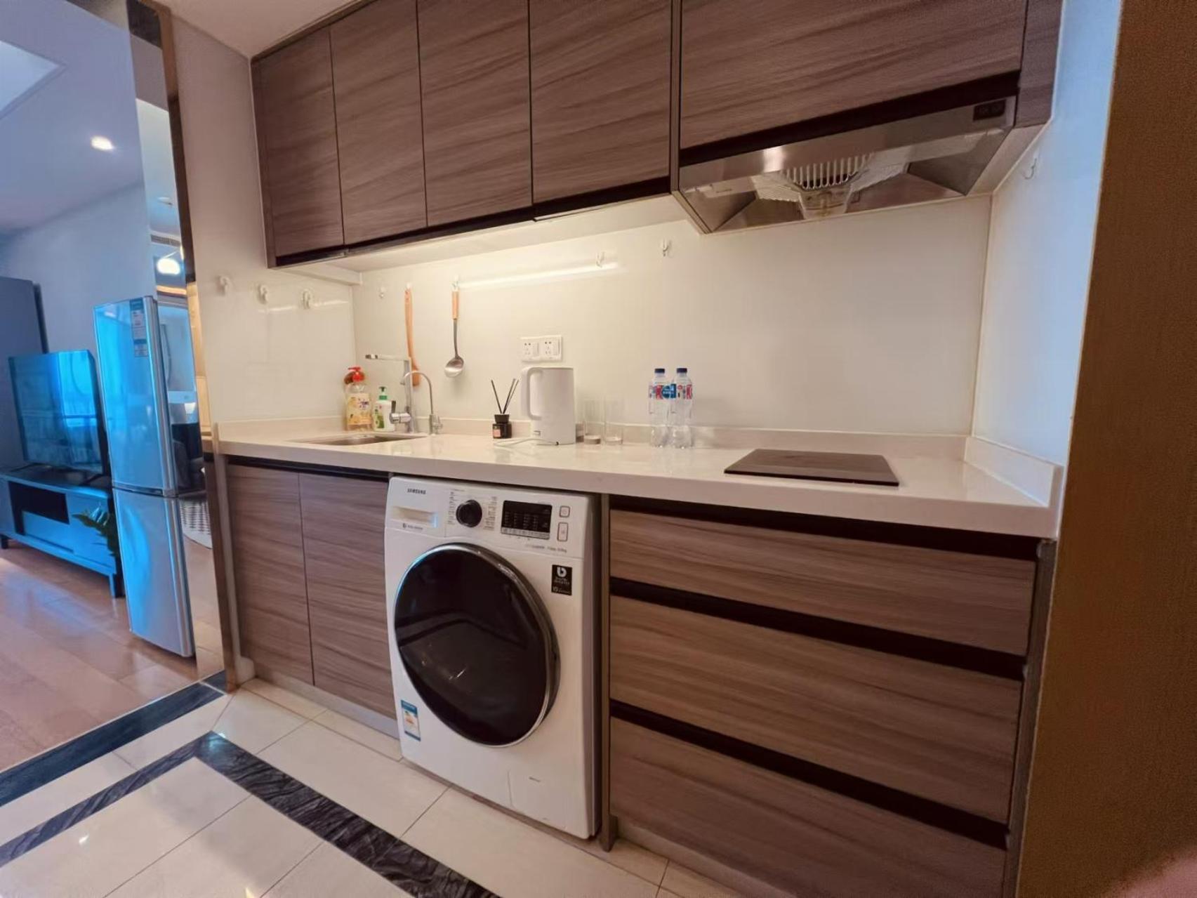 Shanghai Lerongju Boutique Apartment Metro Line 8 20meter