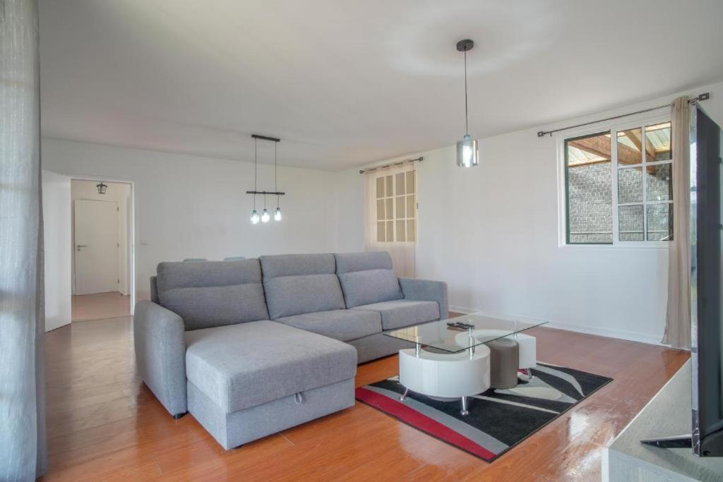 Jiri House