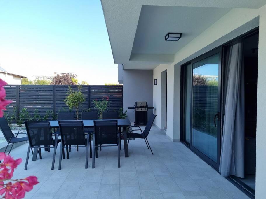 Villa Felicity, private pool with heating and salt water