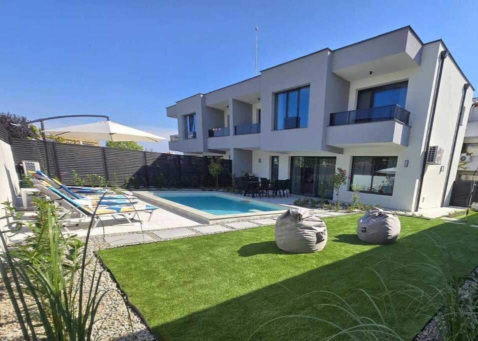 Villa Felicity, private pool with heating and salt water