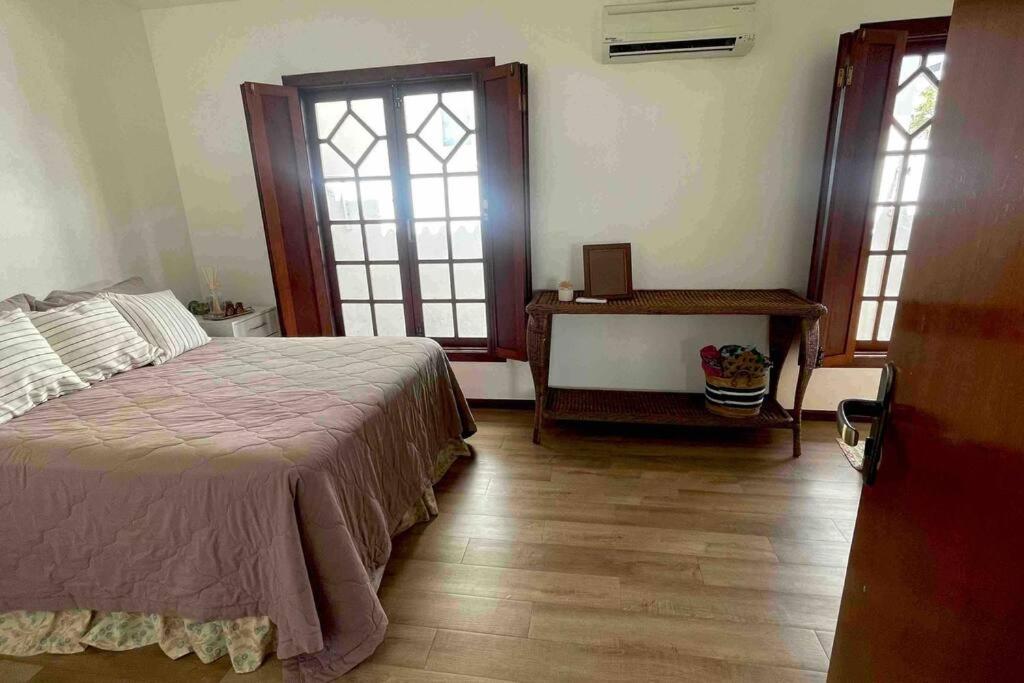 Casa Jurere Internacional com 6 quartos e piscina, churrasqueira , 300m do mar
