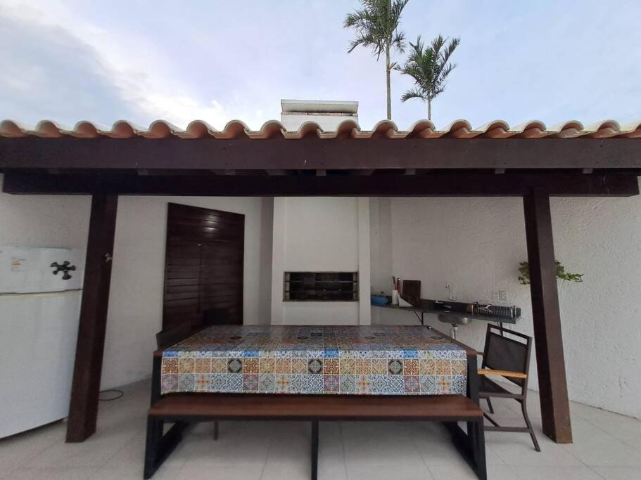 Casa Jurere Internacional com 6 quartos e piscina, churrasqueira , 300m do mar