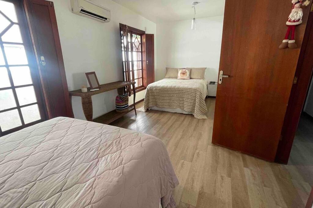 Casa Jurere Internacional com 6 quartos e piscina, churrasqueira , 300m do mar