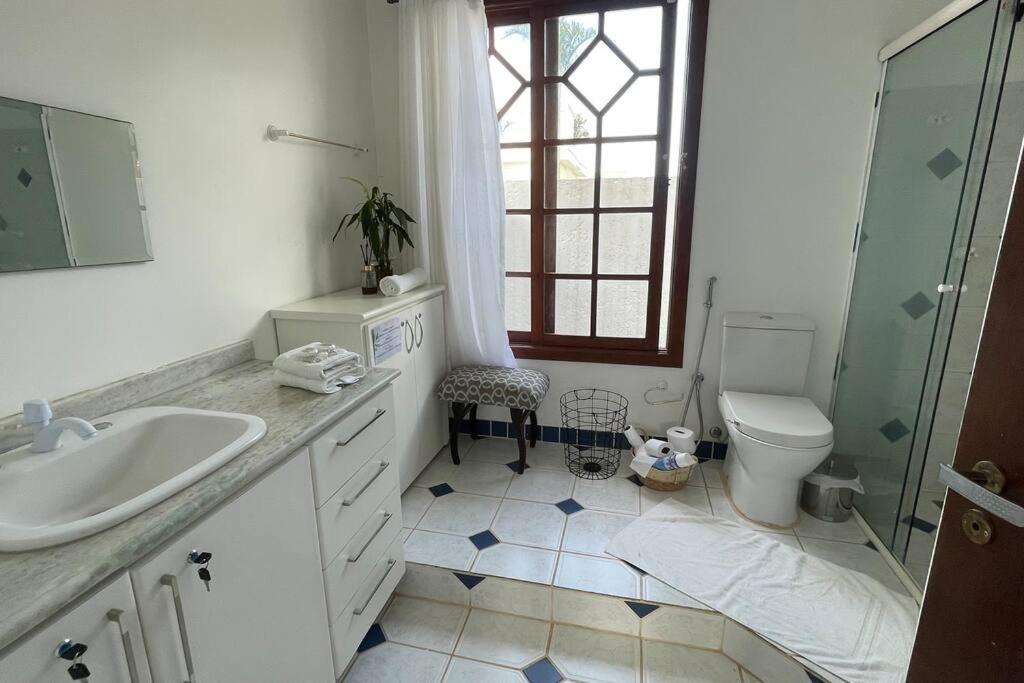 Casa Jurere Internacional com 6 quartos e piscina, churrasqueira , 300m do mar