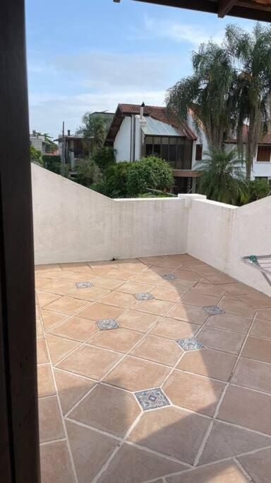 Casa Jurere Internacional com 6 quartos e piscina, churrasqueira , 300m do mar