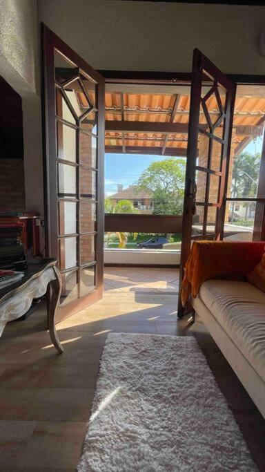Casa Jurere Internacional com 6 quartos e piscina, churrasqueira , 300m do mar