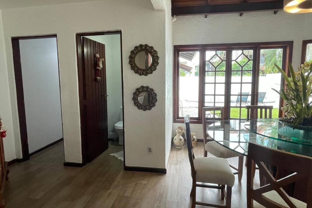Casa Jurere Internacional com 6 quartos e piscina, churrasqueira , 300m do mar