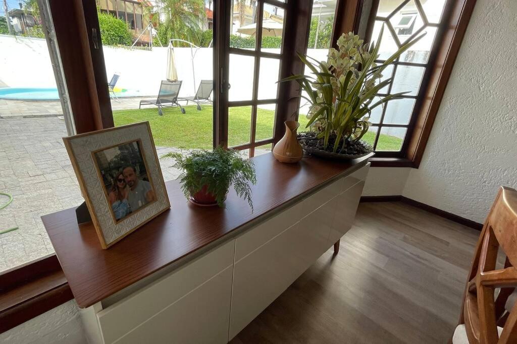 Casa Jurere Internacional com 6 quartos e piscina, churrasqueira , 300m do mar