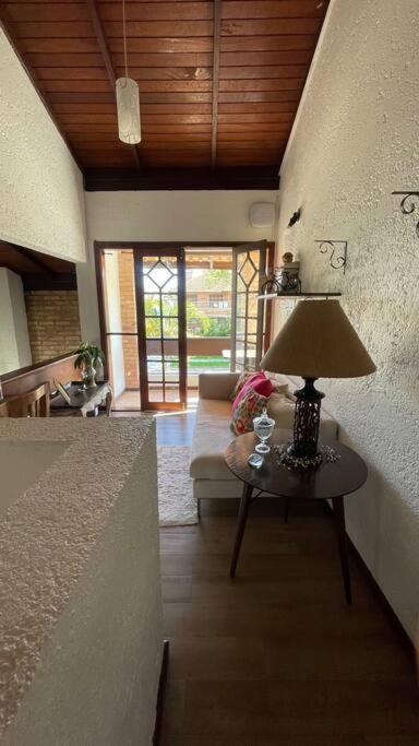 Casa Jurere Internacional com 6 quartos e piscina, churrasqueira , 300m do mar