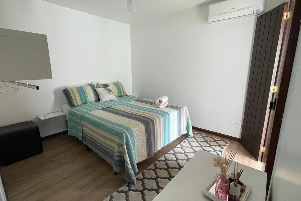 Casa Jurere Internacional com 6 quartos e piscina, churrasqueira , 300m do mar