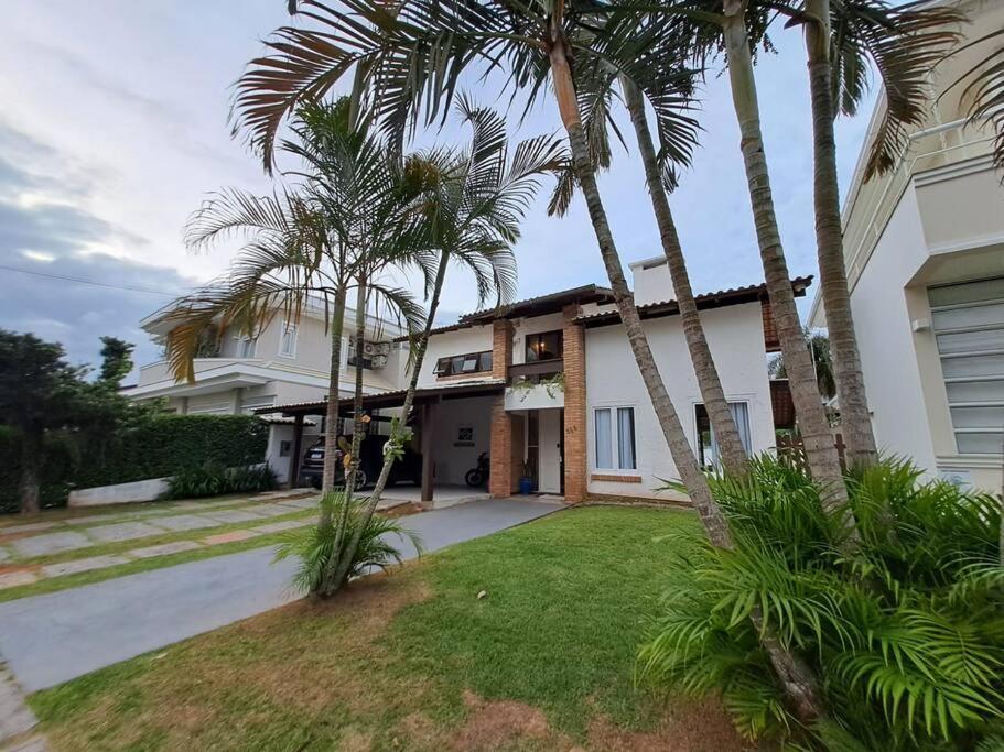 Casa Jurere Internacional com 6 quartos e piscina, churrasqueira , 300m do mar