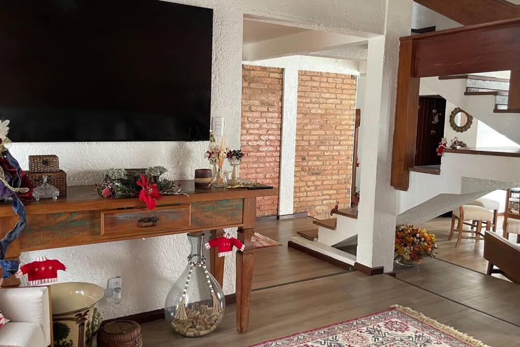 Casa Jurere Internacional com 6 quartos e piscina, churrasqueira , 300m do mar