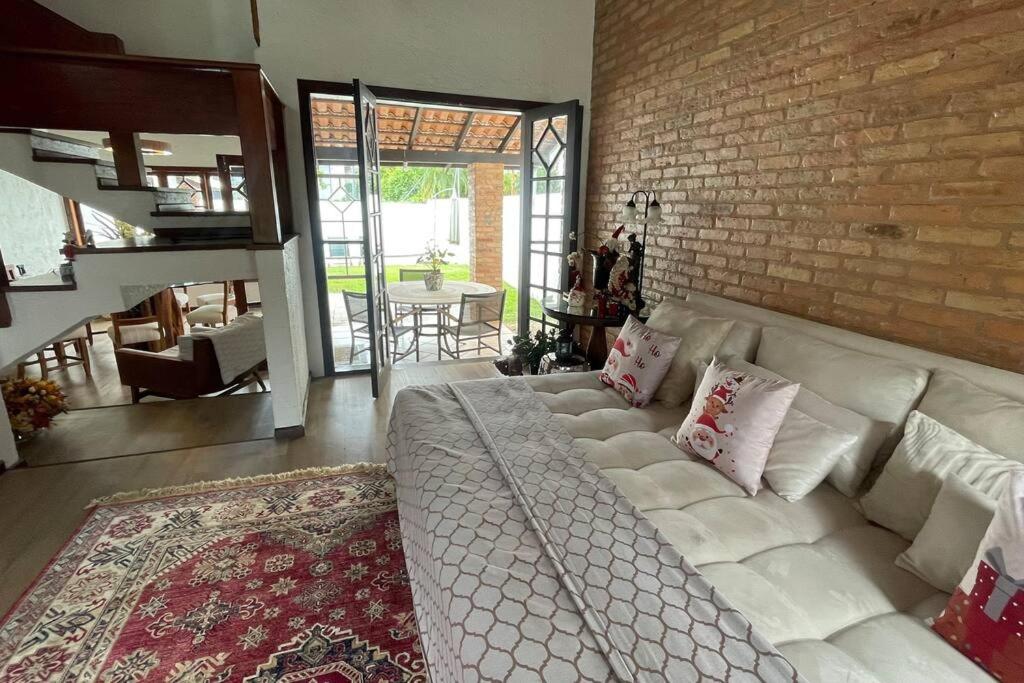 Casa Jurere Internacional com 6 quartos e piscina, churrasqueira , 300m do mar