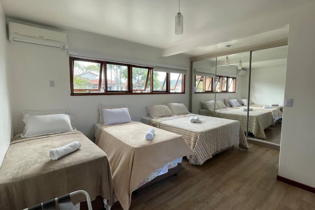 Casa Jurere Internacional com 6 quartos e piscina, churrasqueira , 300m do mar