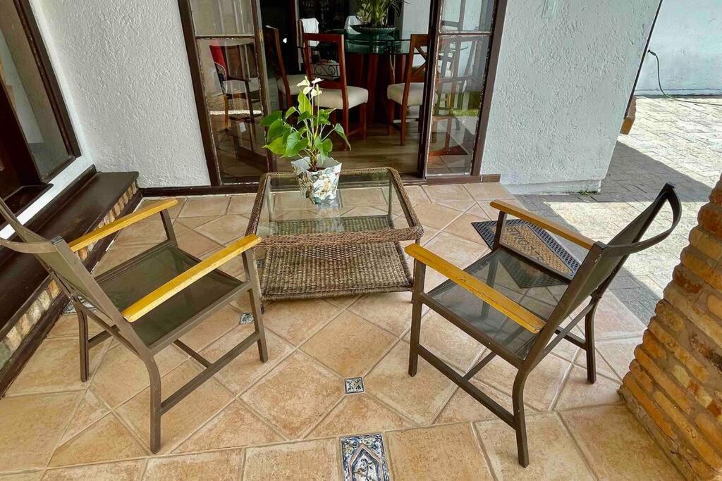 Casa Jurere Internacional com 6 quartos e piscina, churrasqueira , 300m do mar