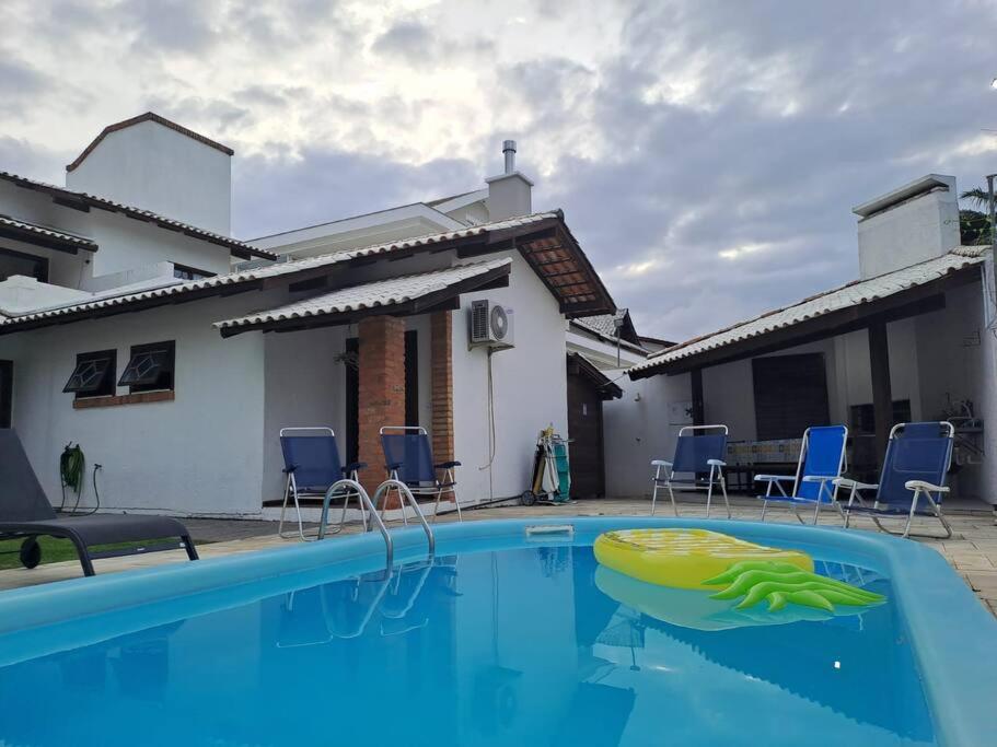 Casa Jurere Internacional com 6 quartos e piscina, churrasqueira , 300m do mar