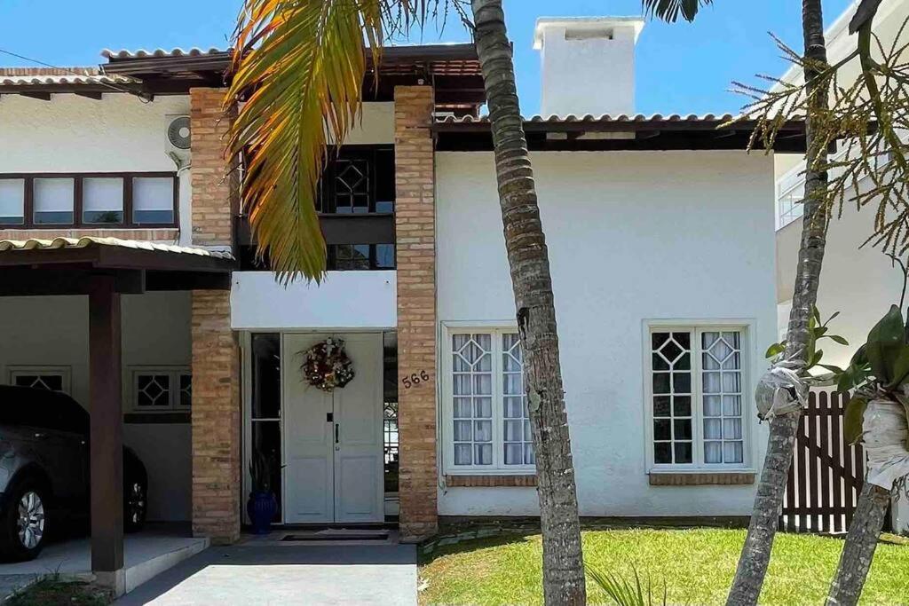 Casa Jurere Internacional com 6 quartos e piscina, churrasqueira , 300m do mar