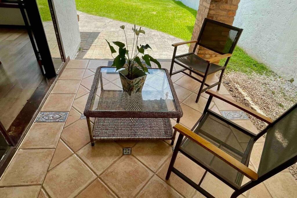 Casa Jurere Internacional com 6 quartos e piscina, churrasqueira , 300m do mar