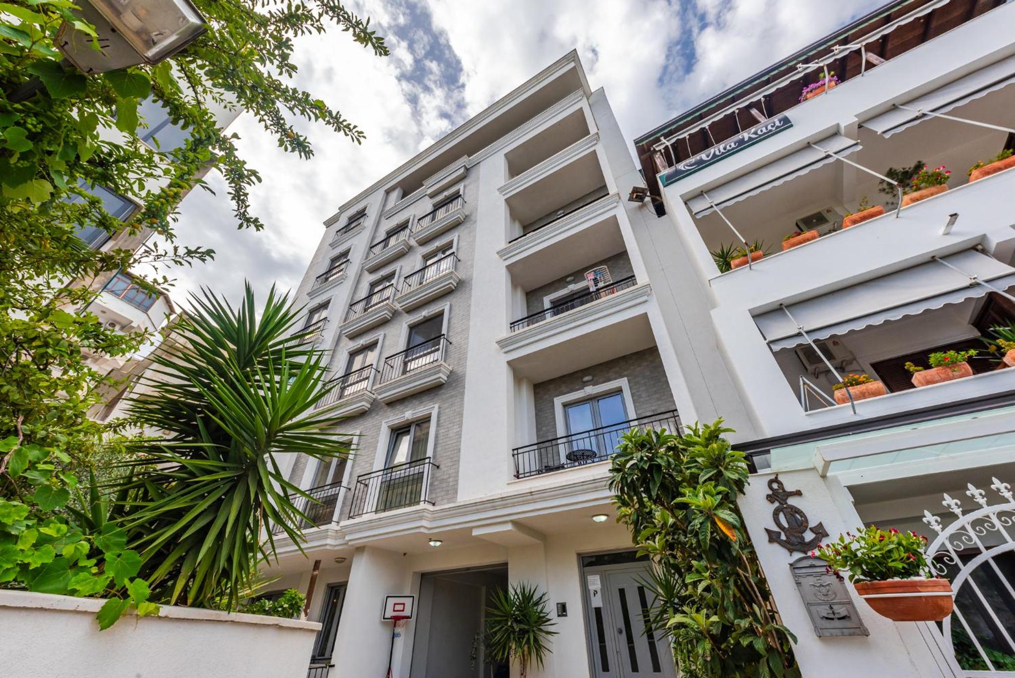 Royal Hill Apartments by PS