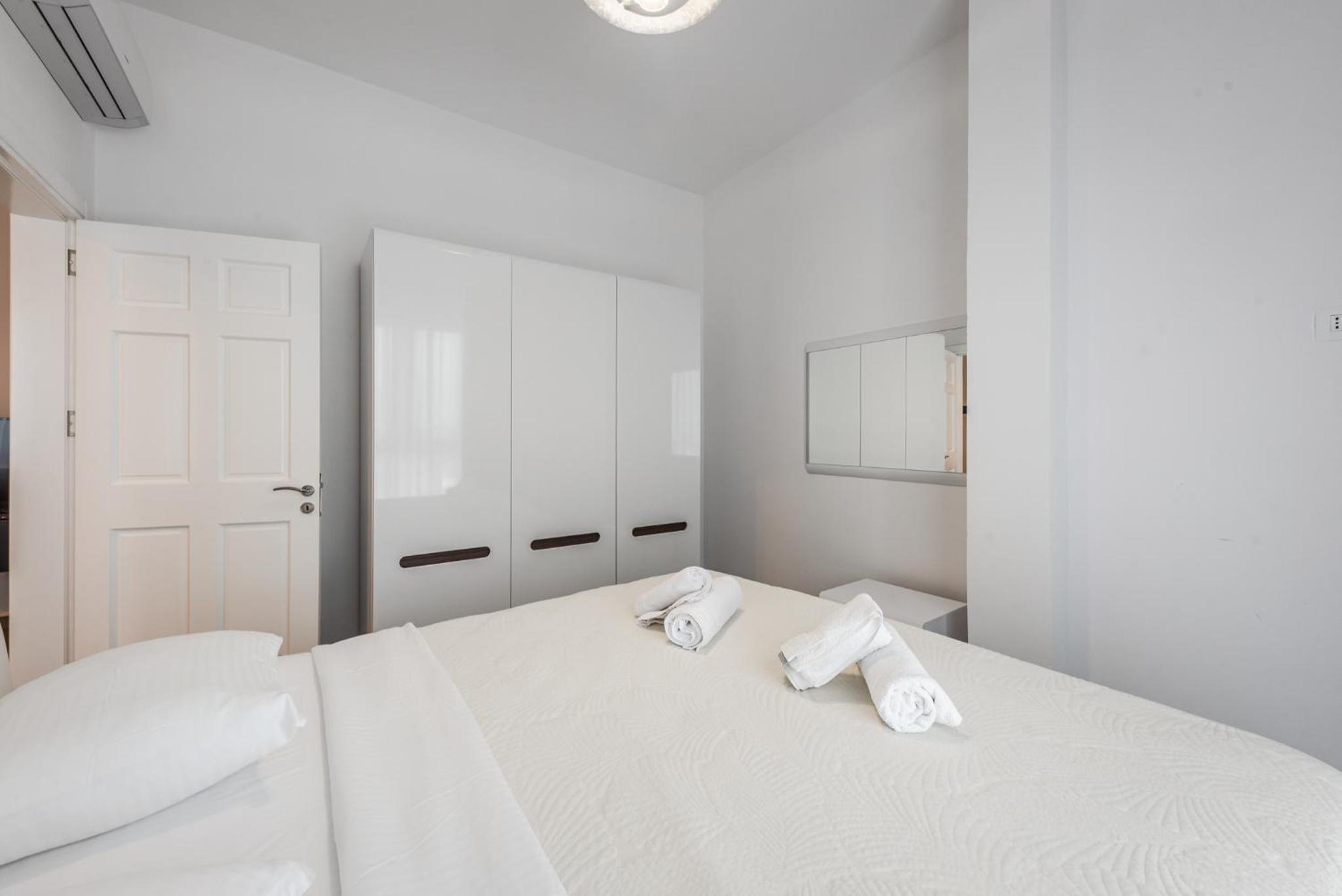 Royal Hill Apartments by PS