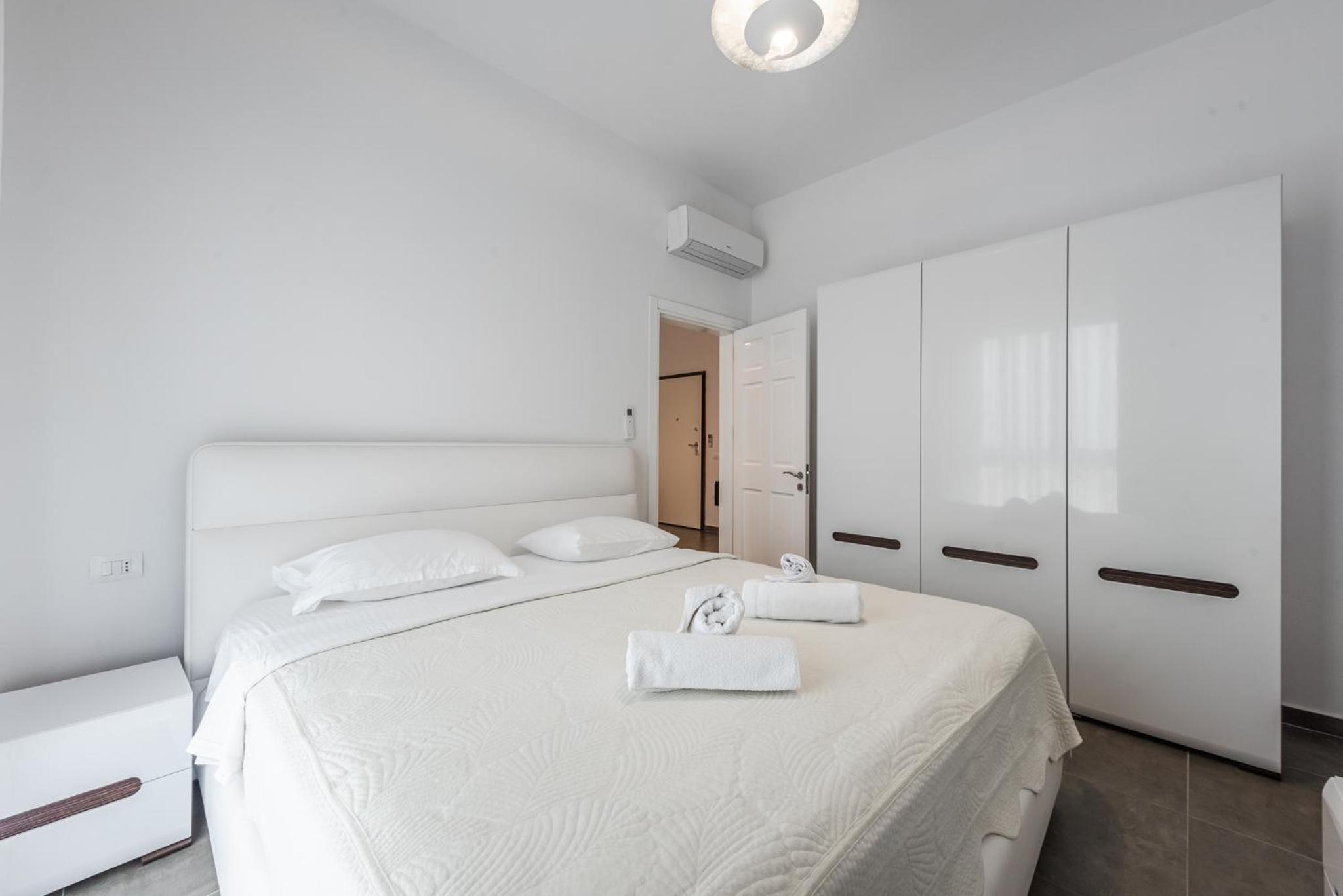 Royal Hill Apartments by PS
