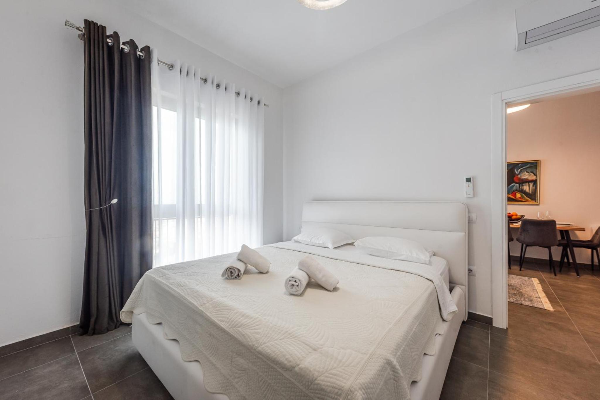 Royal Hill Apartments by PS