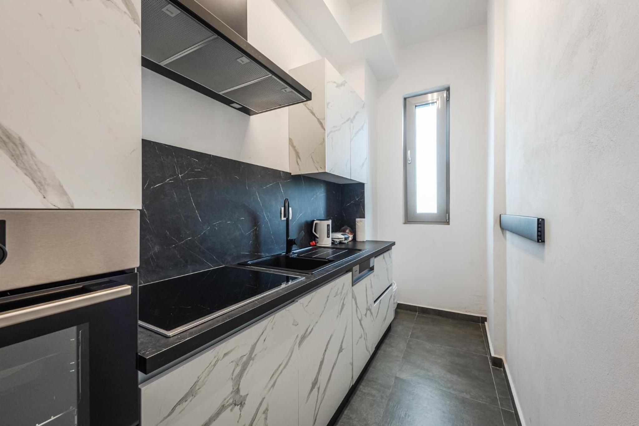 Royal Hill Apartments by PS