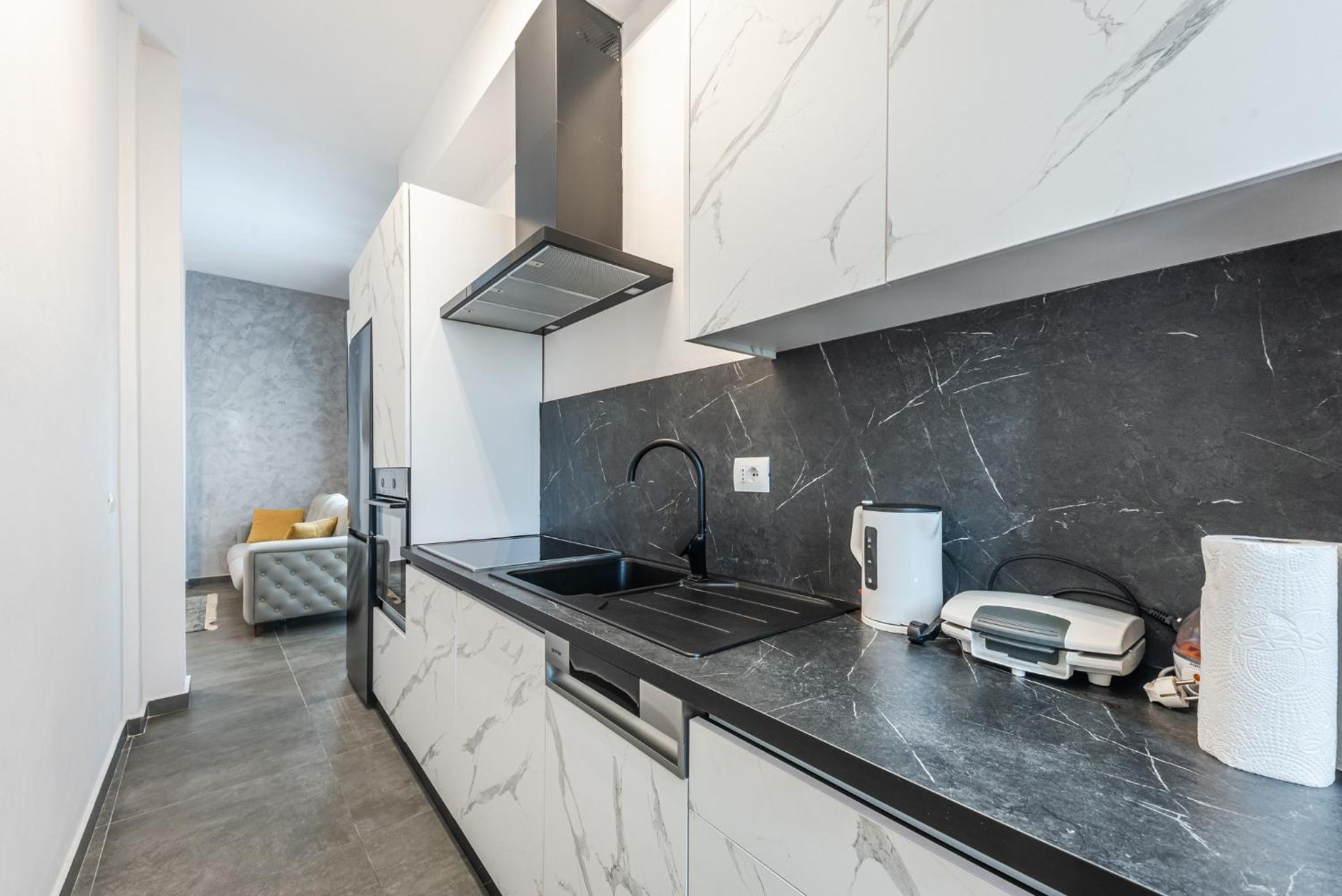 Royal Hill Apartments by PS