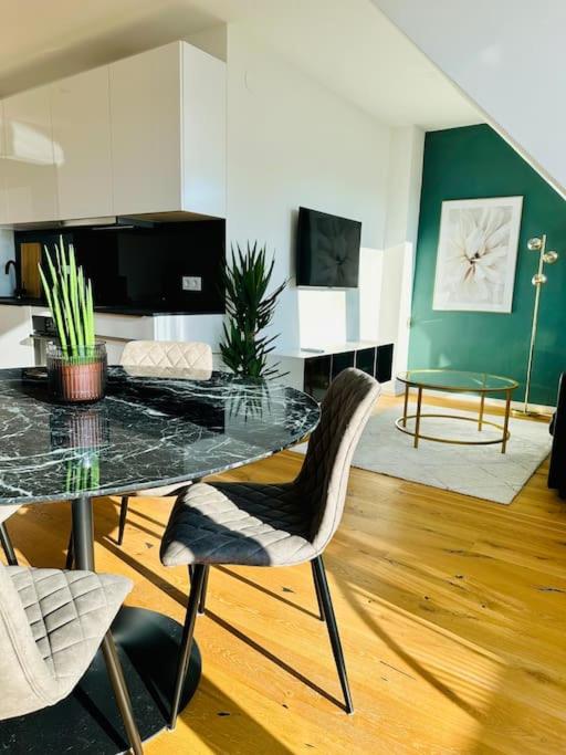 Sunny Terrace Penthouse with AC - Self Check-In