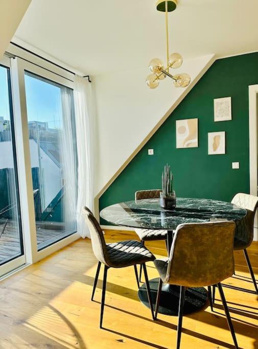 Sunny Terrace Penthouse with AC - Self Check-In