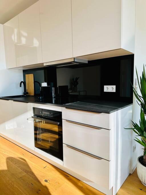 Sunny Terrace Penthouse with AC - Self Check-In