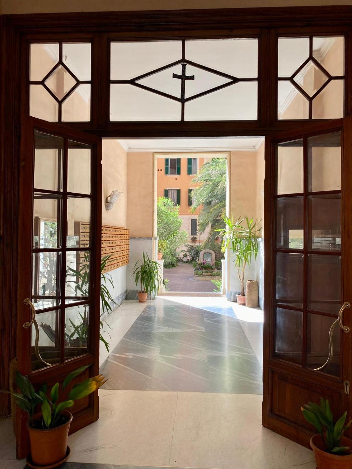 Ave Roma Suite
