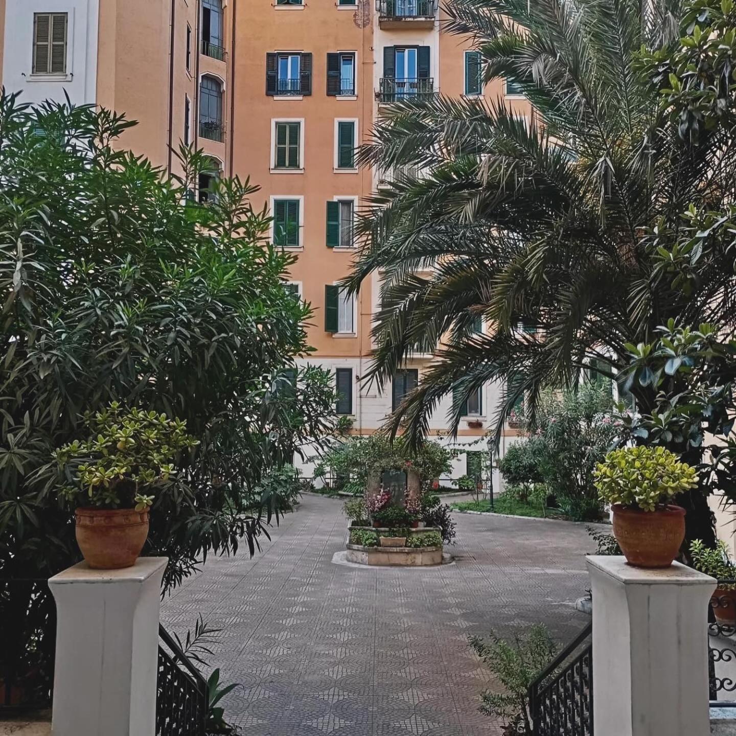 Ave Roma Suite