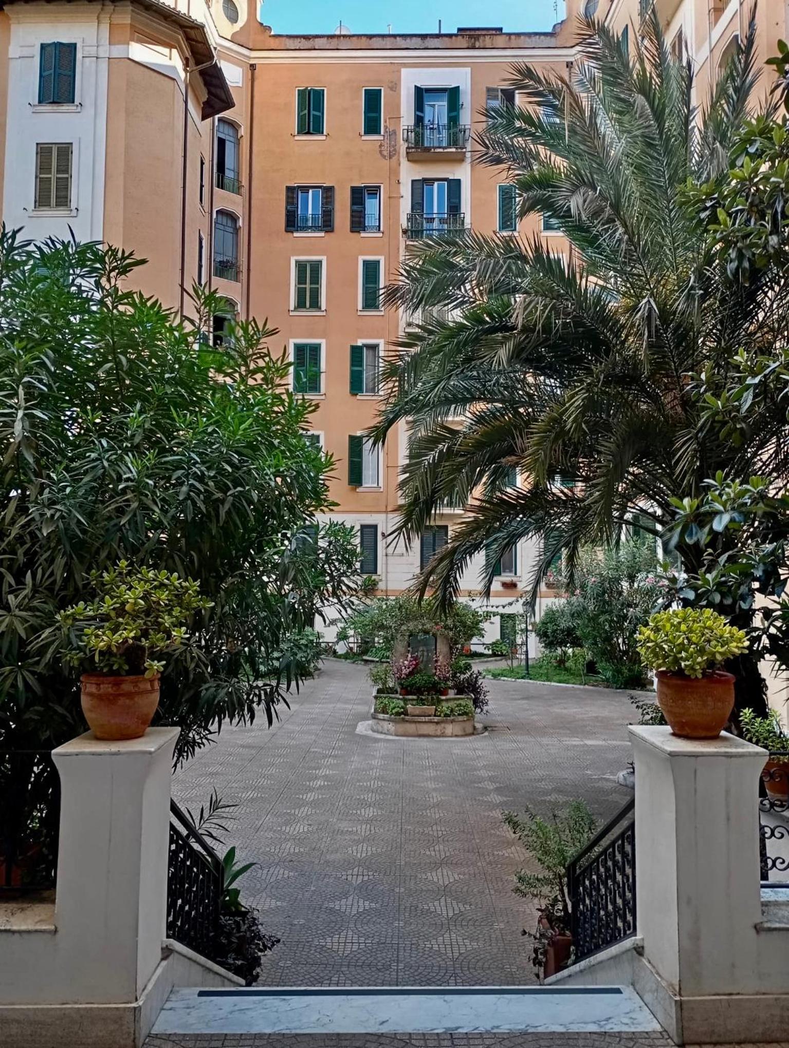 Ave Roma Suite