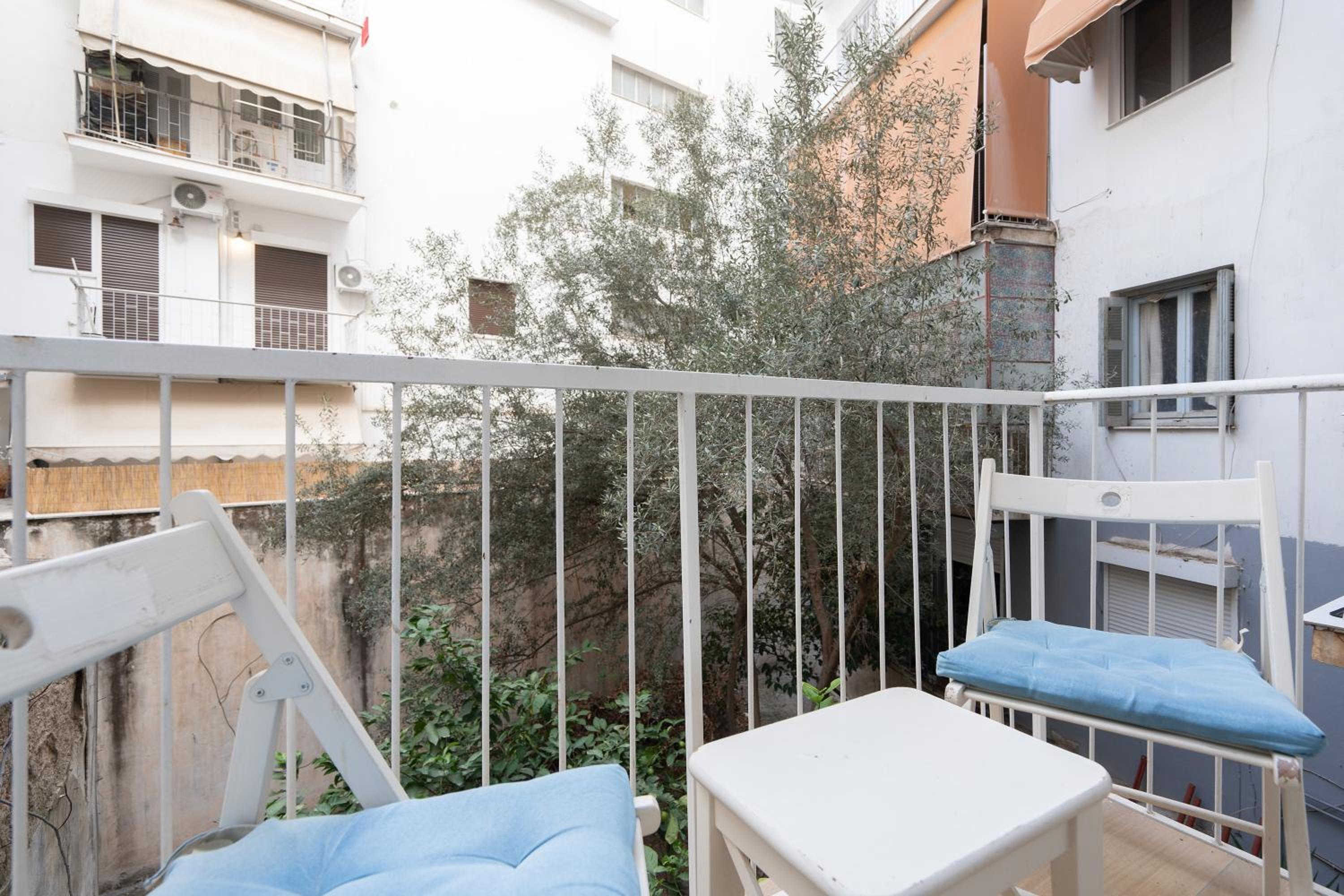 Vibrant & Cozy Apt in Athens