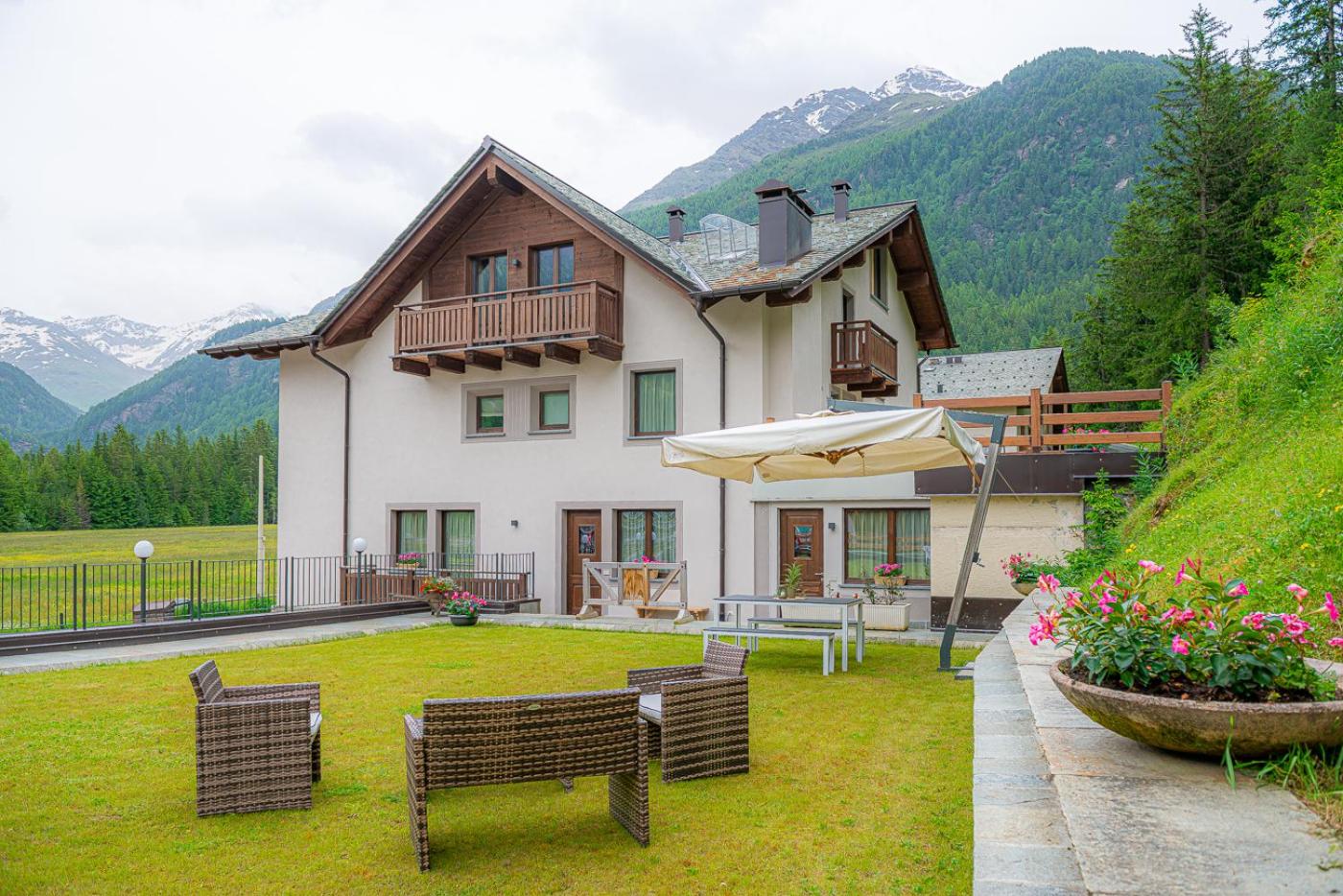Chalet La Pineta view 3