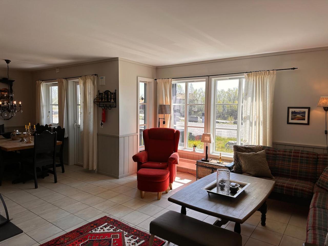 Cozy 3 Bedroom, Terrace, Pets Welcome view 2