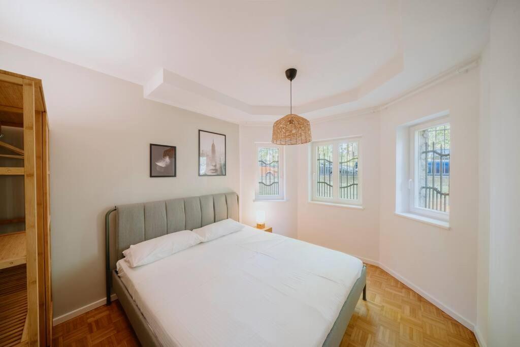 Parklounge Apartment in historic Villa